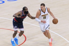 爱游戏平台官网 -关于关键战马赛刷新队史纪录：NBA季后赛节点到来，球迷炸锅，轮换策略被讨论的信息