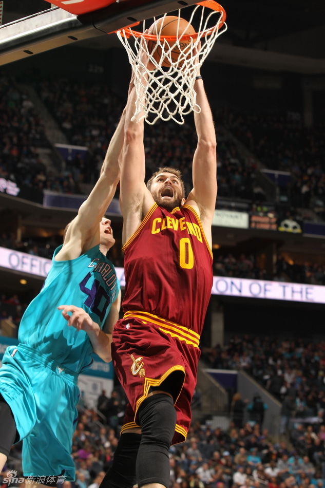 风云突变夏洛特黄蜂今晚复出首秀,英超版图或变,媒体盛赞,资深球员宣示担当的简单介绍 风云突变夏洛特黄蜂今晚复出首秀,英超版图或变,媒体盛赞,资深球员宣示担当的简单介绍