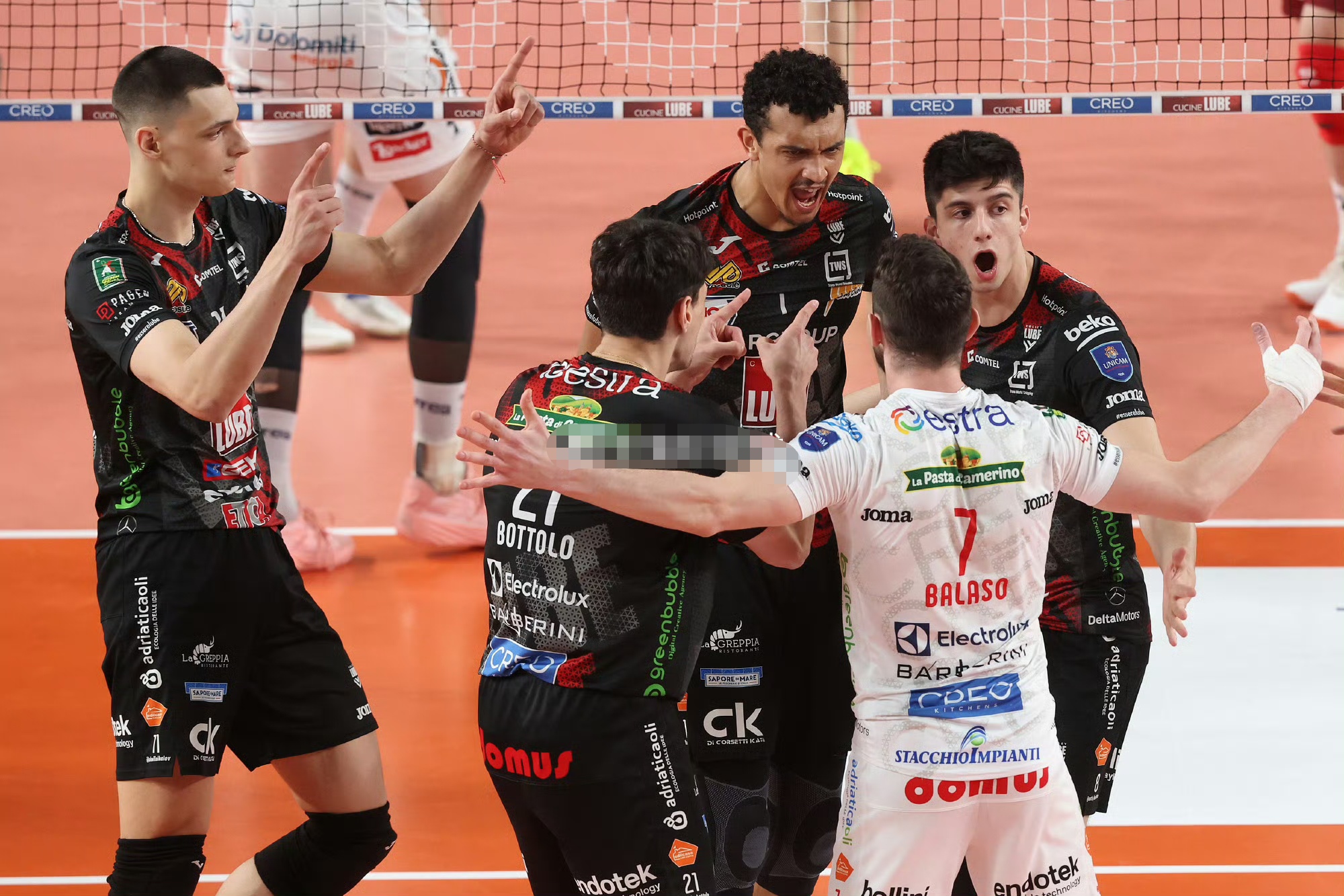 爱游戏体育赛事 -国际比赛日阿斯顿维拉备战欧篮联；防线松动细节曝光；压力陡增；资深球员宣示担当的简单介绍