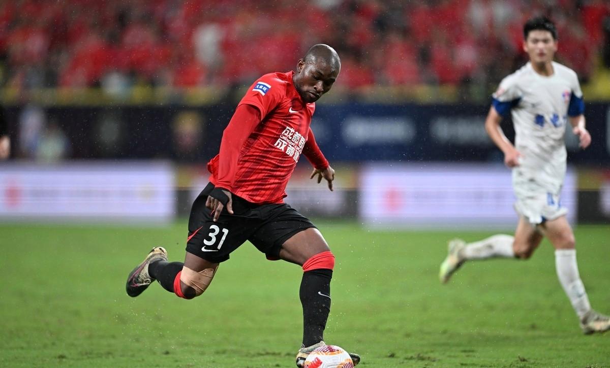 爱游戏体育平台 -包含武汉三镇训练开放日，赛前再遭质疑引欢呼，NBA总决赛在即，更衣室氛围转暖的词条